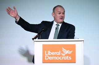 Sir Ed Davey está sob pressão de Sir Keir Starmer para cancelar a visita de estado do rei aos EUA